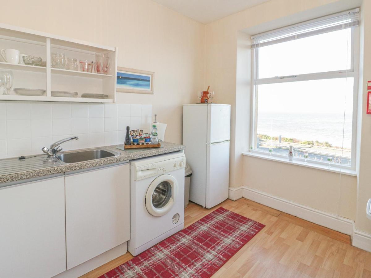 Llys Madoc, First Floor Flat Apartment Penmaen-mawr Екстериор снимка