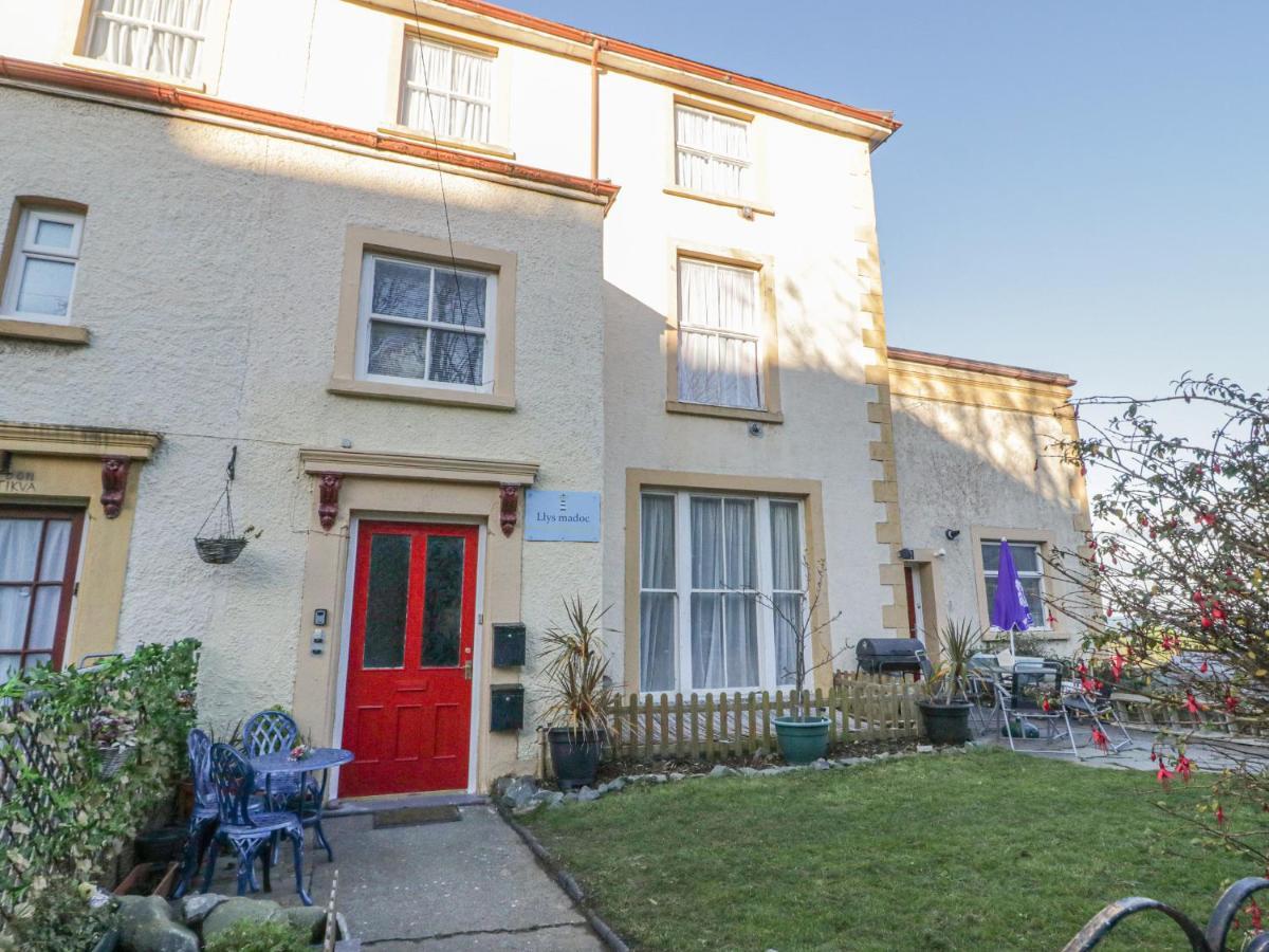 Llys Madoc, First Floor Flat Apartment Penmaen-mawr Екстериор снимка