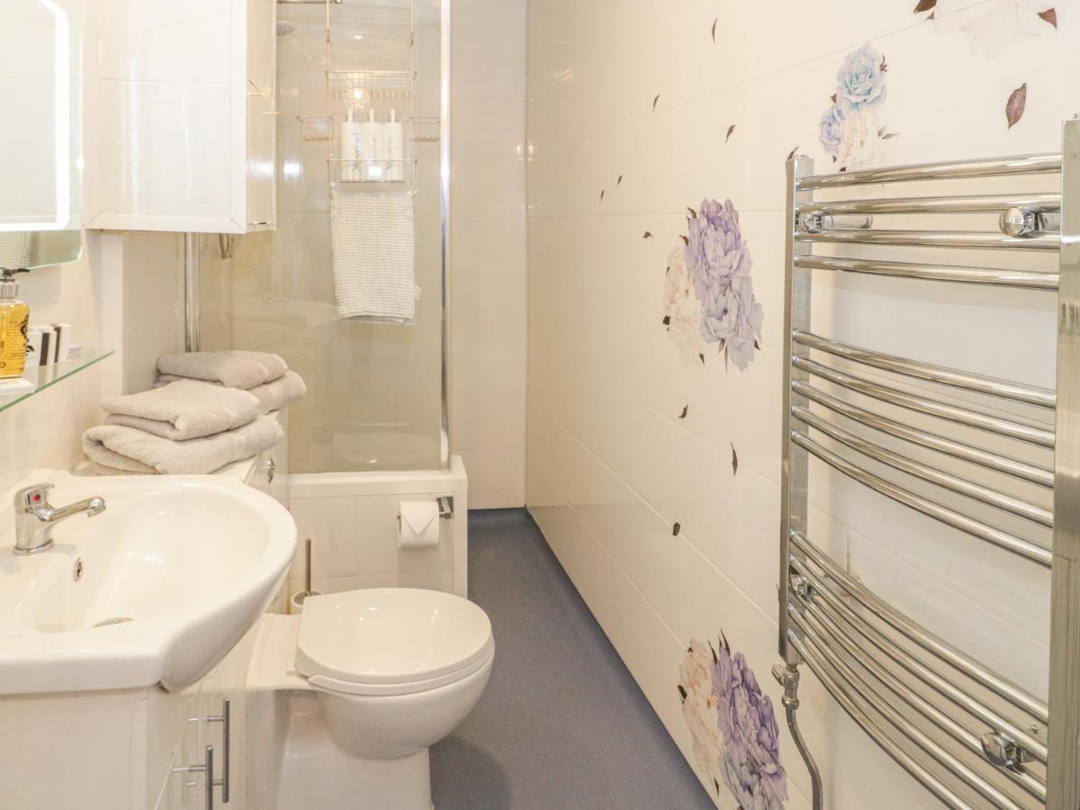 Llys Madoc, First Floor Flat Apartment Penmaen-mawr Екстериор снимка