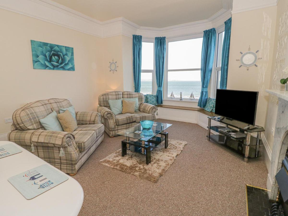 Llys Madoc, First Floor Flat Apartment Penmaen-mawr Екстериор снимка