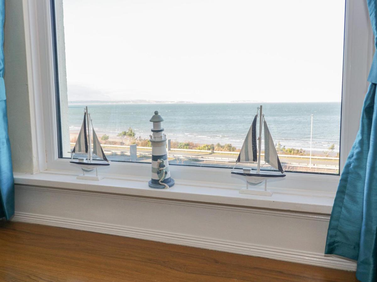 Llys Madoc, First Floor Flat Apartment Penmaen-mawr Екстериор снимка