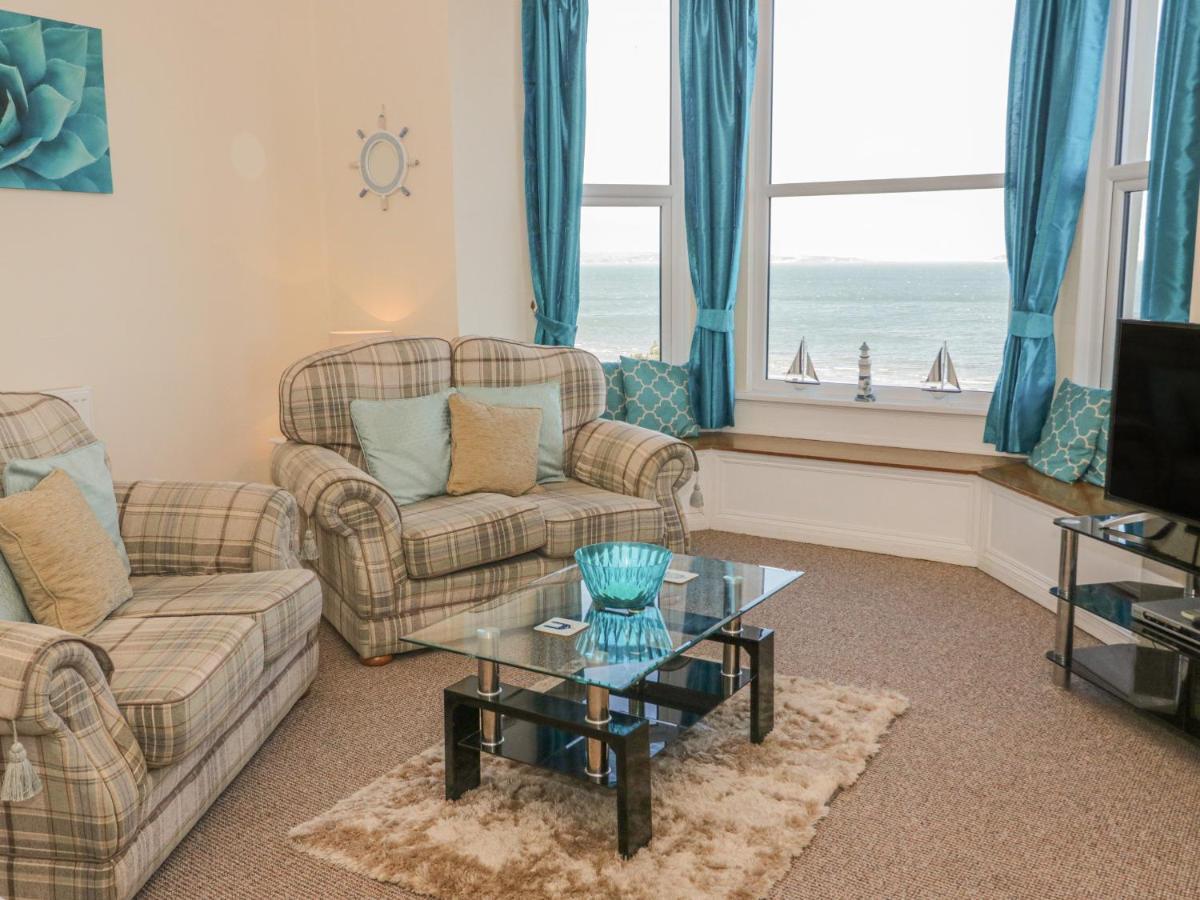 Llys Madoc, First Floor Flat Apartment Penmaen-mawr Екстериор снимка