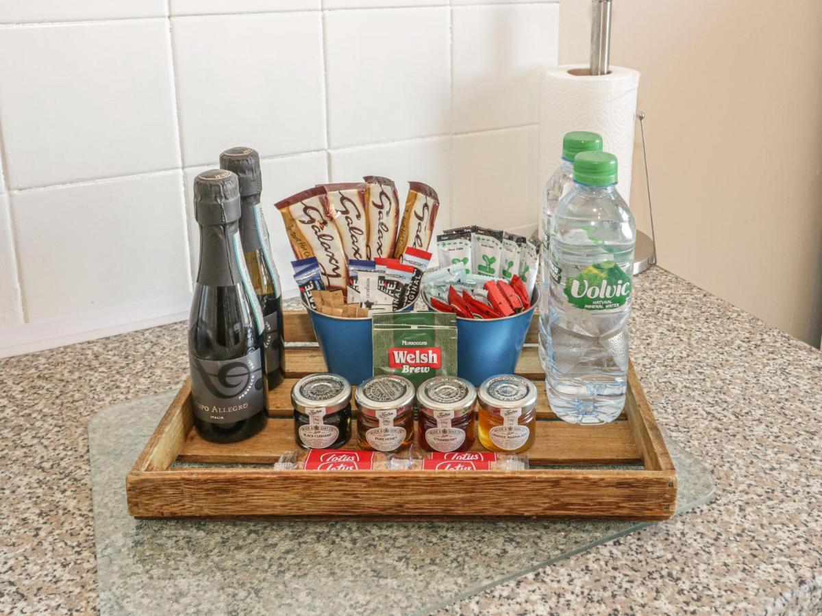 Llys Madoc, First Floor Flat Apartment Penmaen-mawr Екстериор снимка